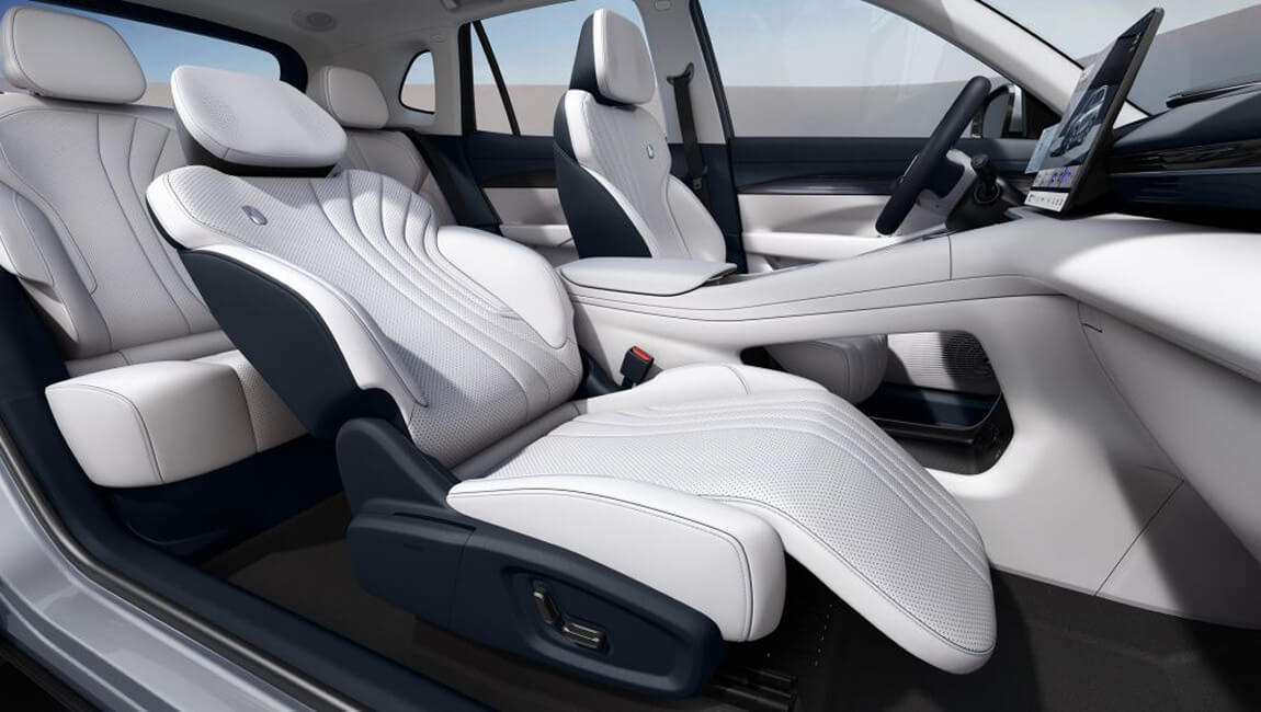 Демонстрация салона Geely EX5