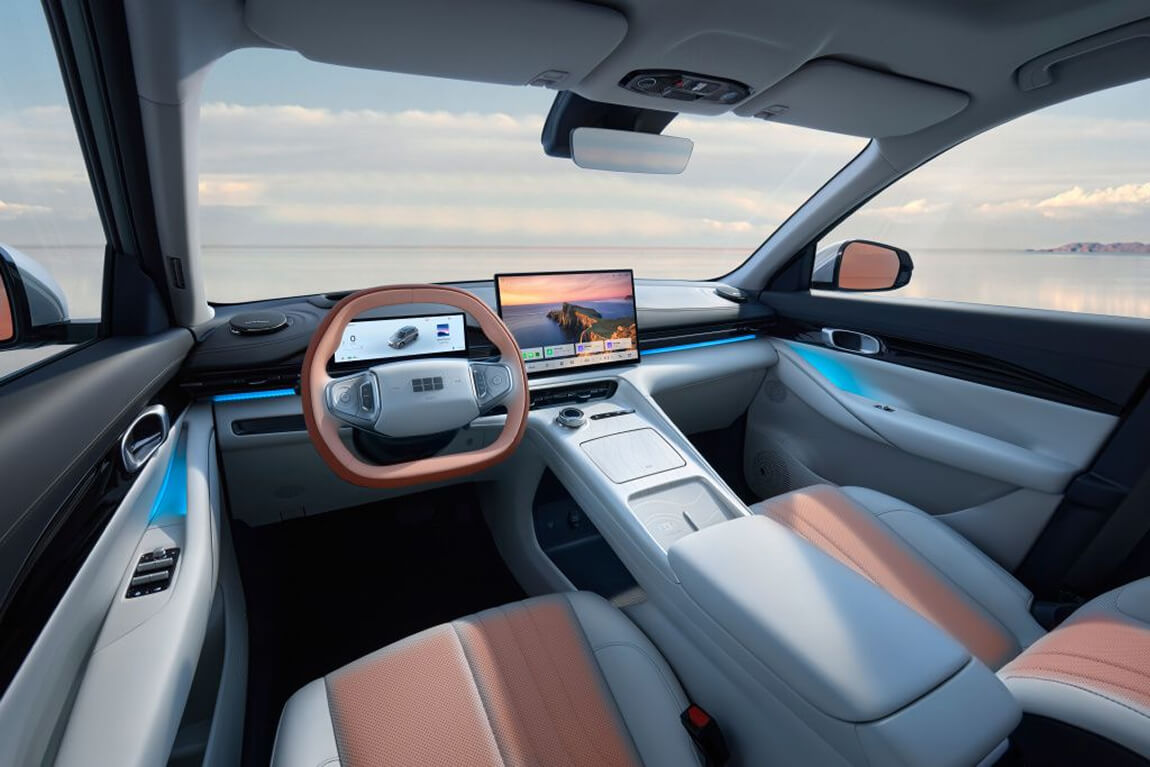 Демонстрация салона Geely EX5