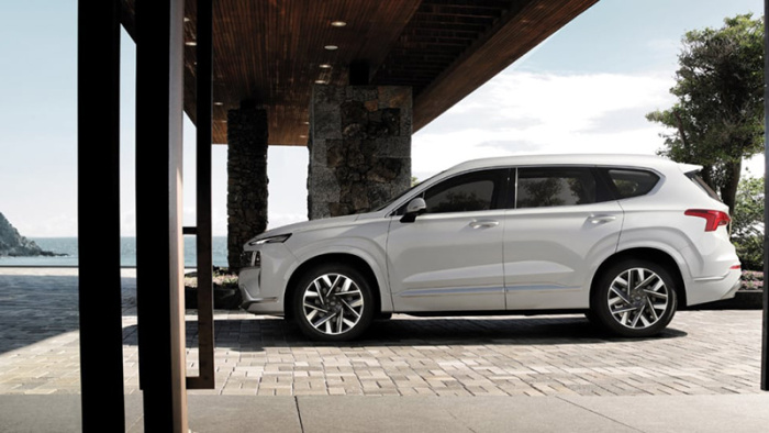 Два главных конкурента: сравниваем Hyundai Santa Fe и Kia Sorento